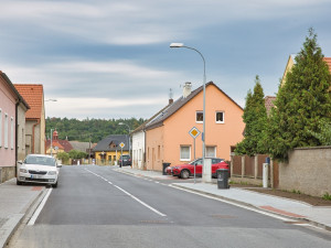 Po dvou letech město dokončilo stavbu kanalizace a vodovodu v Koterově za více než 250 milionů