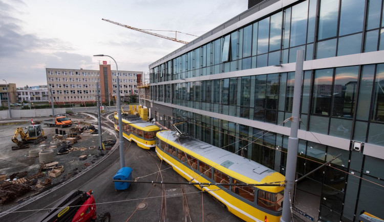 Hotová je další část nové vozovny tramvají, která postupně vzniká v Plzni za 1,7 miliardy korun