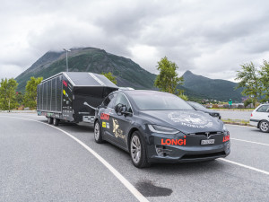 Slavný solární motýl Larso dorazí do Plzně, karavan poháněný energií slunce je na cestě kolem světa