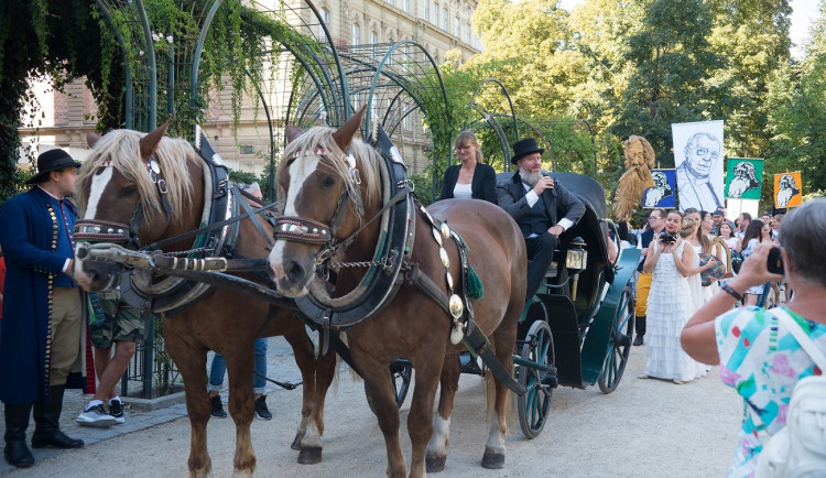 Po dvou letech se do ulic města vrátí průvod Vendelín, symbolicky otevře novou divadelní sezonu
