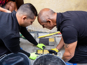 Oběti holokaustu připomíná dalších 30 kamenů zmizelých, vypráví příběhy plzeňských Židů