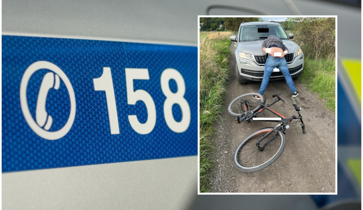 Zloděj nakradl věci za stovky tisíc, policisté ho zadrželi i s kradeným kolem