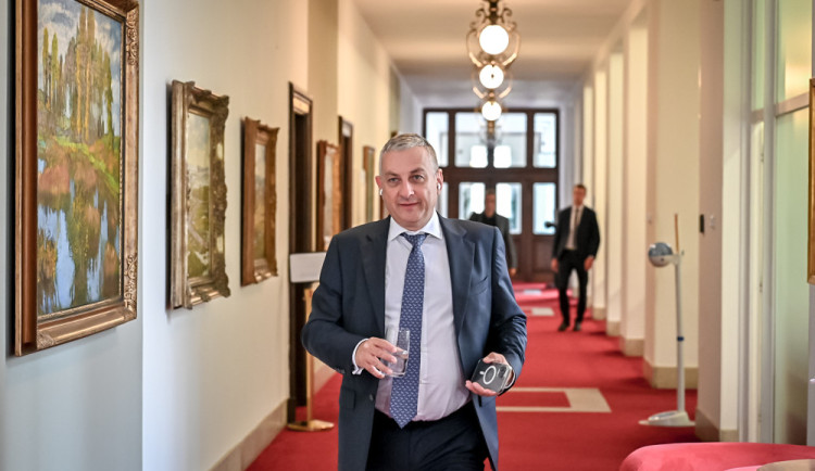 Vláda určila maximální ceny pro elektřinu a plyn
