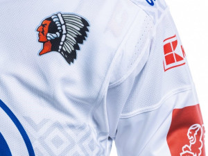 Indiáni z Plzně představili nové dresy pro extraligovou sezónu, doma budou hrát v bílé sadě