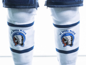 Indiáni z Plzně představili nové dresy pro extraligovou sezónu, doma budou hrát v bílé sadě