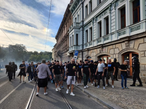 FOTO: Centrem Plzně prošli italští fanoušci Interu Milán pod dohledem policejních těžkooděnců