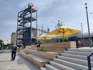 Paluba Hamburk u Hlavního vlakového nádraží v Plzni