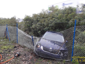 Tento automobil vyletěl z dálnice D5
