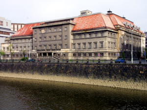 Mají být bývalé Městské lázně zpět vykoupeny od soukromého vlastníka a opraveny?