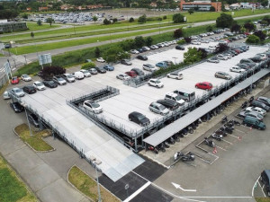 Přidané parkovací patro z modulárních prvků