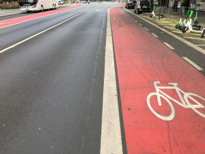 Vyznačené cyklopruhy. Frankfurt, SRN