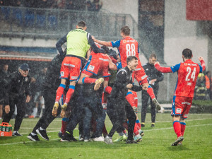 Výhra nad Slavií viktoriánům chutnala. Teď kralují ligové tabulce, navíc se zápasem k dobru