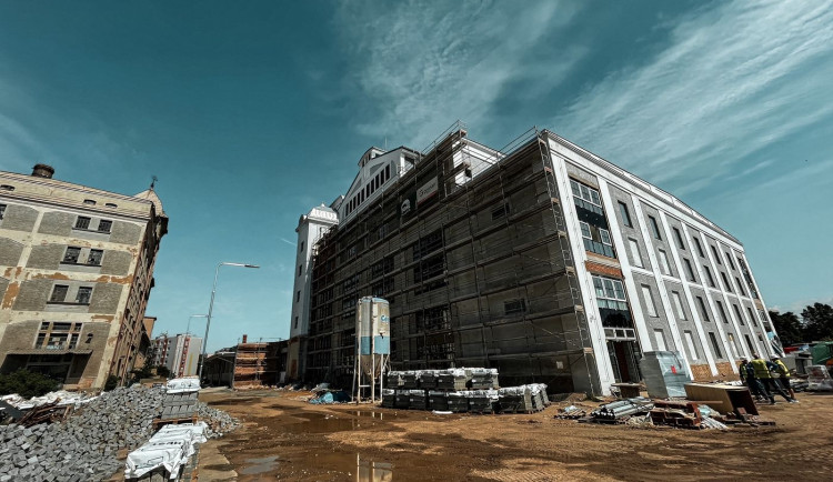 Teď se v areálu Světovaru dokončuje nový projekt TechTower, který po letech nahradil zrušenou kulturní fabriku