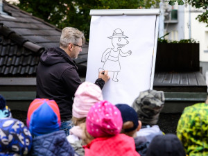 Oblíbený lesopark láká na novou naučnou stezku, dětem ukáže život včel i další zajímavosti