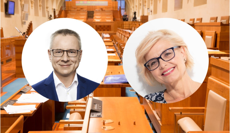 VOLBY 2022: Urputný boj o Senát trval do poslední vteřiny, nakonec uspěl Naxera a Kovářová