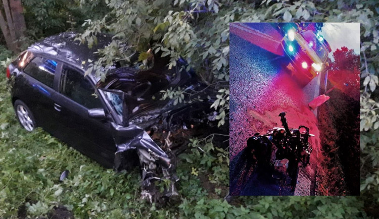 Při hrozivě vyhlížející nehodě vozu značky Audi vyletěl ven motor, jedna žena utrpěla těžké zranění