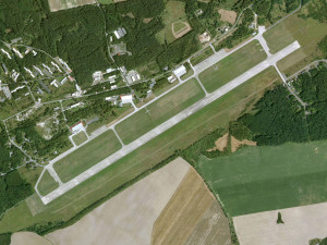 Debaty ohledně budoucností letiště v Líních neutichly ani po volbách, starostové věří, že tam žádné fabriky nebudou