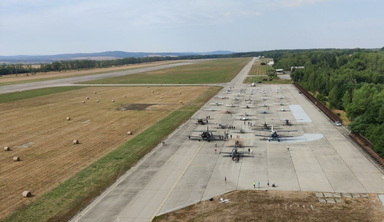 Debaty ohledně budoucností letiště v Líních neutichly ani po volbách, starostové věří, že tam žádné fabriky nebudou