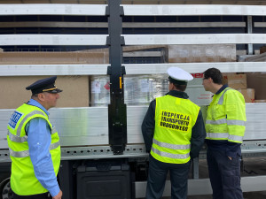 Přepravu nebezpečných věcí kontrolovali inspektoři na dálnici D5, našli i radioaktivní materiál