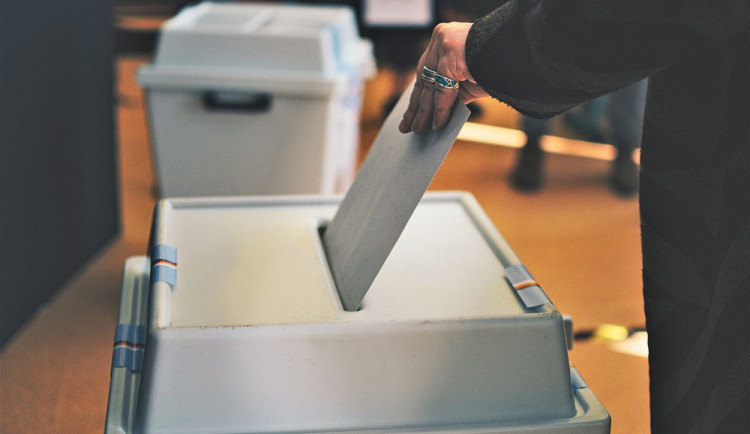 Sedm stížností na volby v Plzeňském a Karlovarském kraji eviduje zatím krajský soud