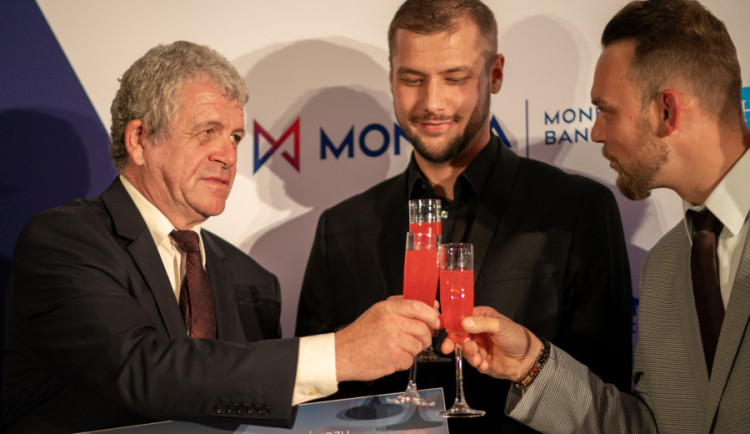 Spoluzakladatel vítězné firmy nanoSPACE Stanislav Jiřinec (vlevo)