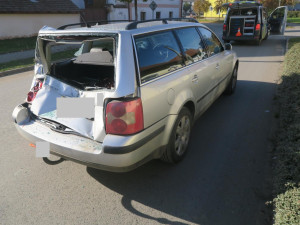 Silně opilý řidič náklaďáku způsobil nehodu, auto mělo propadlou technickou a poškozené pneumatiky