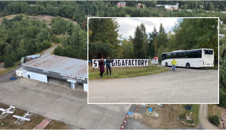 Zástupci Volkswagenu a kraje jednali s ministrem Síkelou o možné stavbě gigafactory, delegace přijela i na letiště