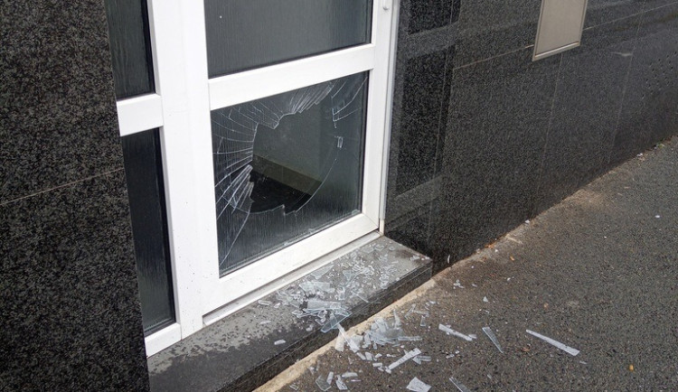 Vandal řádil v centru města, měl prý špatný den a chtěl se dostat do vězení