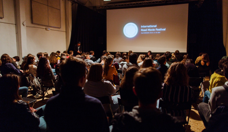 V Plzni odstartoval jediný evropský road movie festival, nabídne 33 snímků