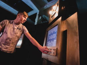 Světelná interaktivní rodinná expozice v DEPO2015 promění návštěvníky v Lovce znaků