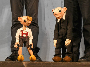 Skleněný Hurvínek už si poletuje ve vesmíru, komunikovat s ním bude ze Země jeho taťulda Spejbl