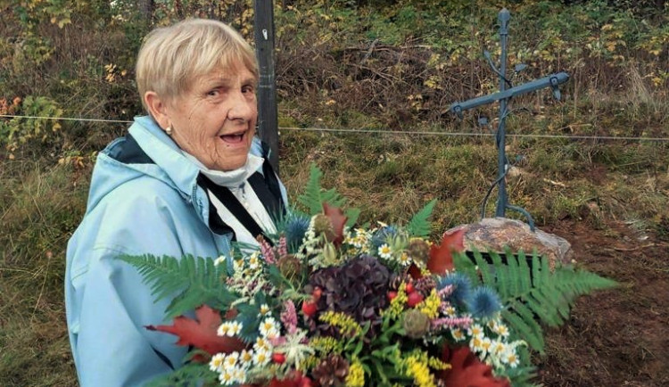 Křížek pro Emila Kintzla odhalila jeho manželka Naďa