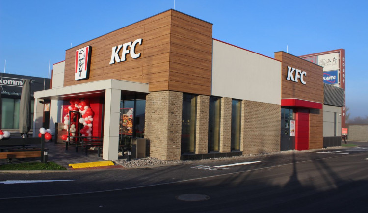 SOUTĚŽ: Plzeňáci si zamilovali křupavé kuřecí kousky. KFC otevřelo již šestou restauraci v Plzni!