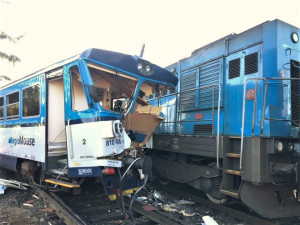 Soud strojvedoucího za srážku vlaků v Kdyni potrestal podmínkou, nehoda si vyžádala 19 zraněných