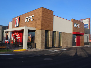 Plzeňáci si zamilovali křupavé kuřecí kousky. KFC otevřelo již šestou restauraci v Plzni!