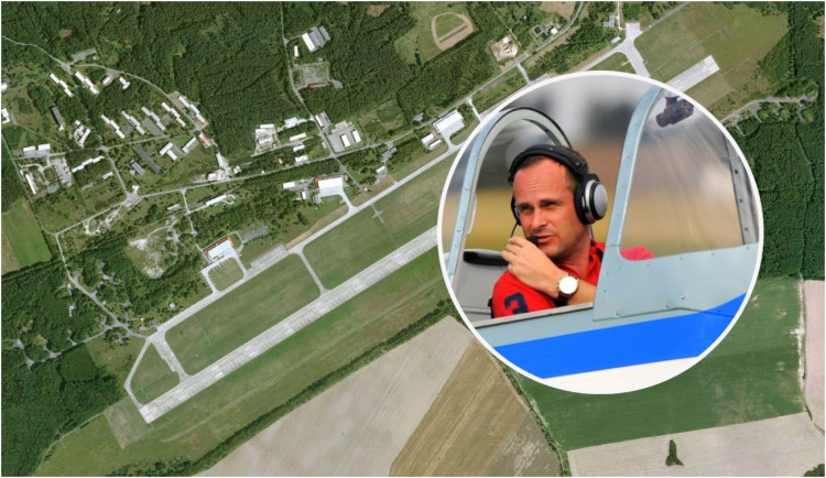 Bylo by krátkozraké se letiště v Líních vzdát, armáda už víc ořezat nejde, říká bezpečnostní expert a pilot Mikulecký