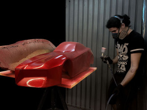 Ondřej Adamec stříká model