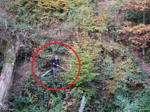 Zraněnou orlici našli Pavel Houda a Milan Spurný