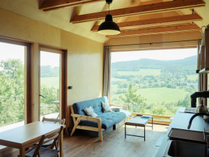 Slavné šumavské Tři domky vybudoval pražský kavárník, tyto tiny house zbožňují Češi i cizinci