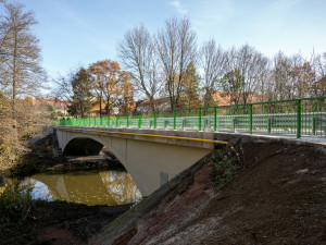Ovčí most přes řeku Radbuzu prošel náročnou opravou za 25 milionů, už ho opět mohou využívat motoristé i pěší