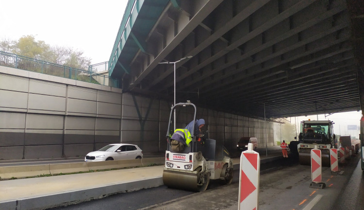 Začíná další fáze oprav na frekventované Rokycanské třídě, pracovat se tam bude i v noci