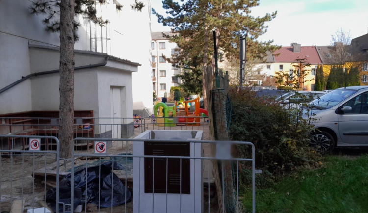 Školku zamořil plyn, který dovnitř vnikl okny. Záchranáři evakuovali 46 osob, pět dětí skončilo v nemocnici