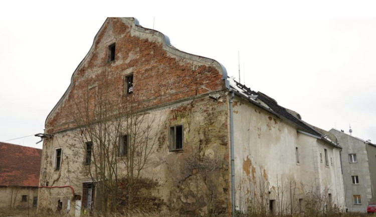 Rozbořená tvrz v Bělé nad Radbuzou projde opravou za 65 milionů korun, zázemí tam najdou neziskovky