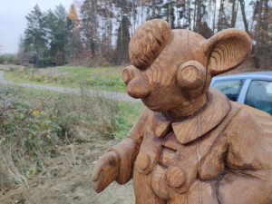 Zážitkový okruh Spejbla a Hurvínka u boleveckých rybníků se rozrostl o nové sochy