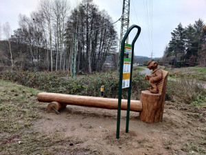 Zážitkový okruh Spejbla a Hurvínka u boleveckých rybníků se rozrostl o nové sochy