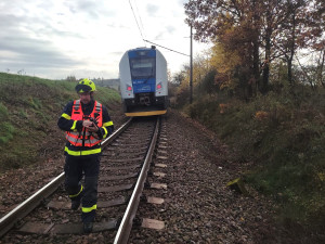 Vlak na Plzeňsku usmrtil mladého muže, dnes se jedná už o druhý podobný případ