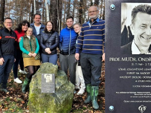 Lékaři uctili památku svého předčasně zemřelého věhlasného kolegy při obnově požárem zničeného Národního parku České Švýcarsko