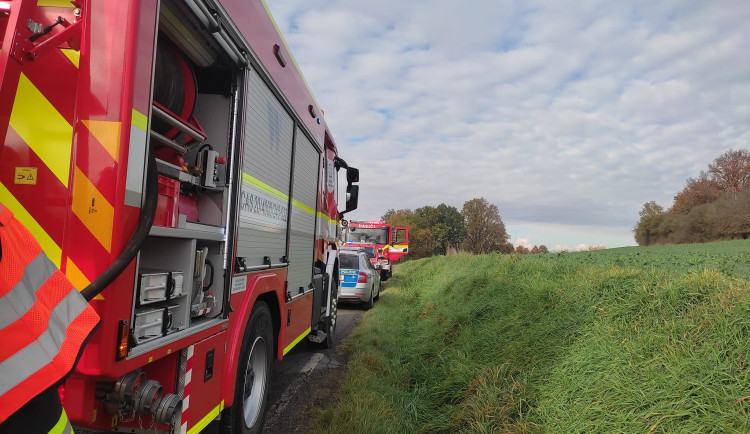 Fotografie ze sobotní tragické nehody, kdy také došlo ke srážce člověka s vlakem