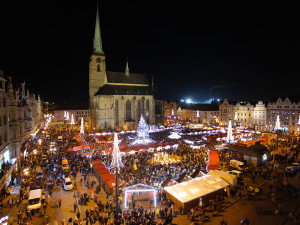 I přes dražší energie nebudou města v Plzeňském kraji šetřit na vánoční výzdobě, rozsvítí se jako obvykle