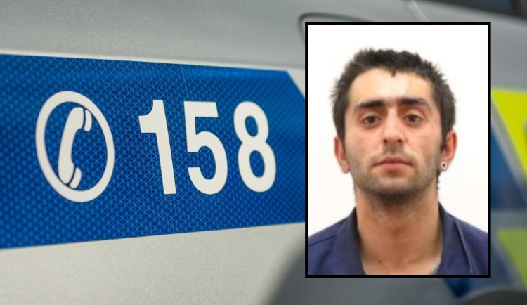 Policisté pátrají po uprchlém vězni, neviděl někdo tohoto muže?